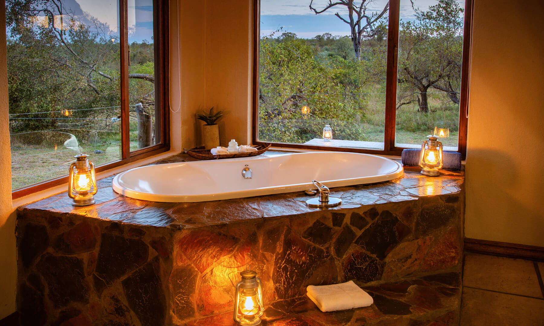 Arathursa-Safari-Lodge-Bush-Facing-Suite-12