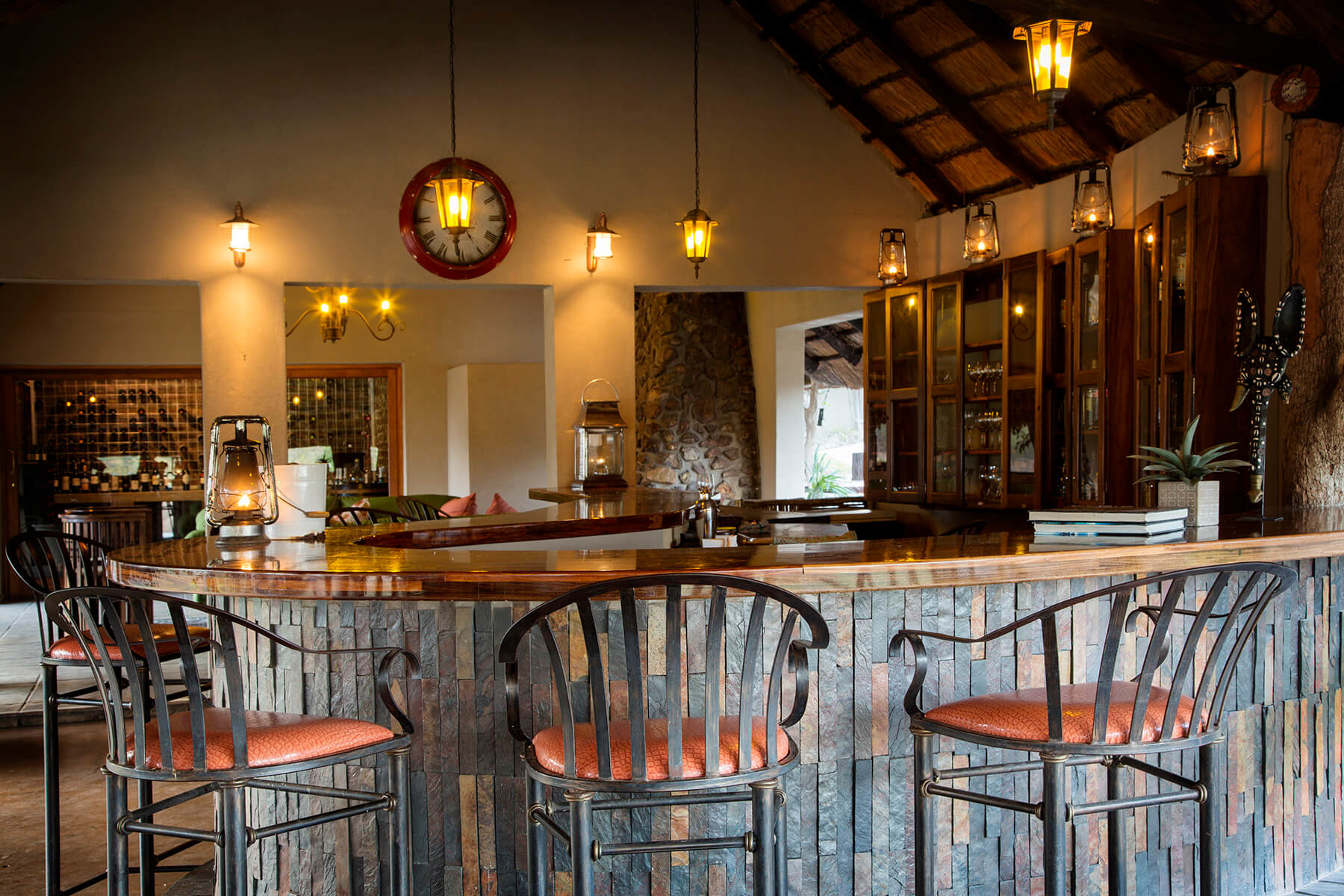 Arathusa-Safari-Lodge-Bar-daytime