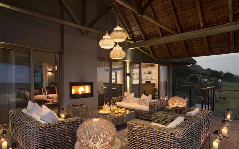 mhondoro-game-lodge-deck
