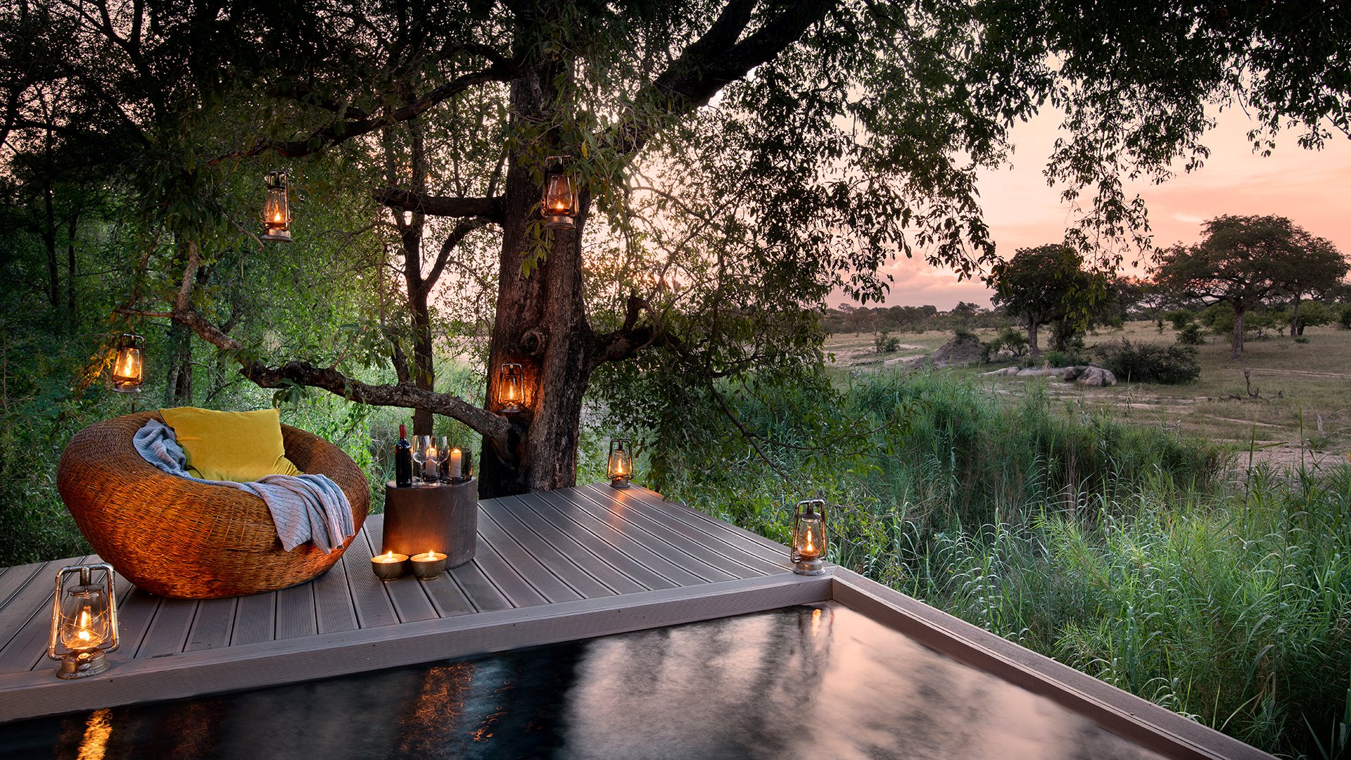 2019-chitwa-suites-charlsy-sundowners.jpg__1920x1080_q85_crop_subsampling-2_upscale