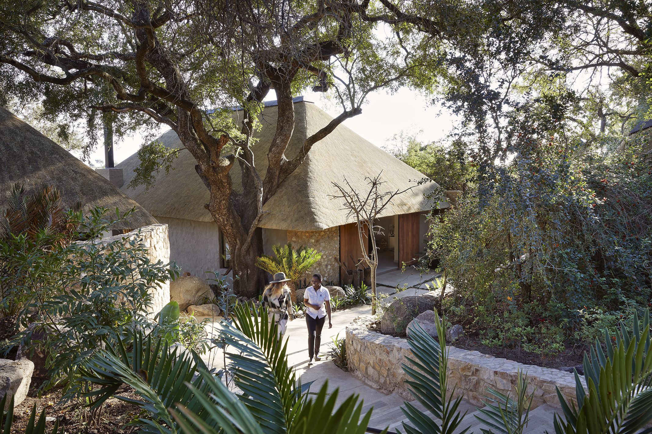 londolozi_founders_camp_-_main_area_-_courtyard_2_-_elsa_young_-_low_res_copy