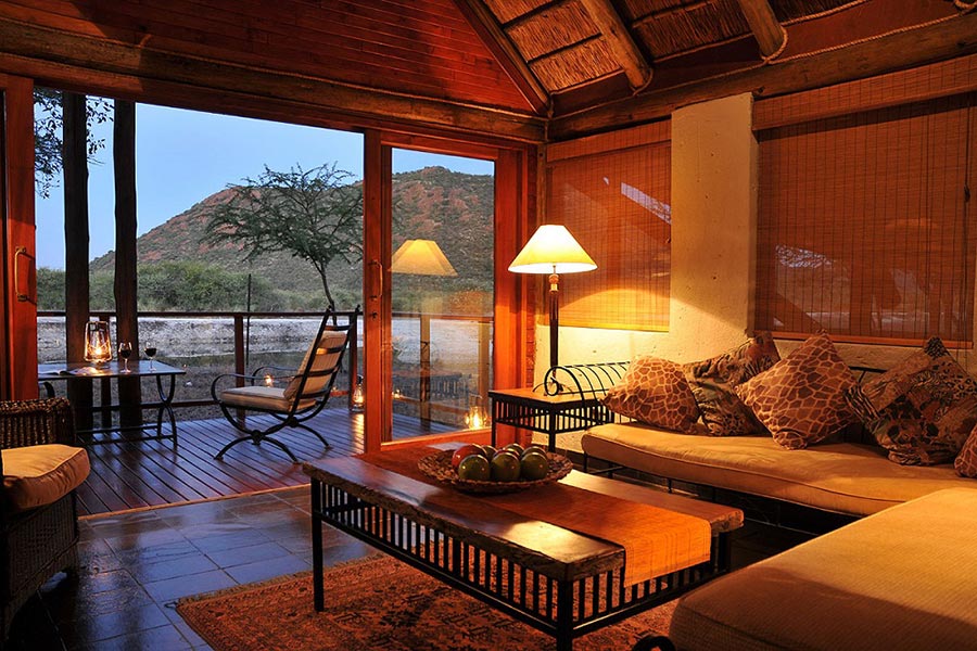 tau-game-lodge-chalet-deck