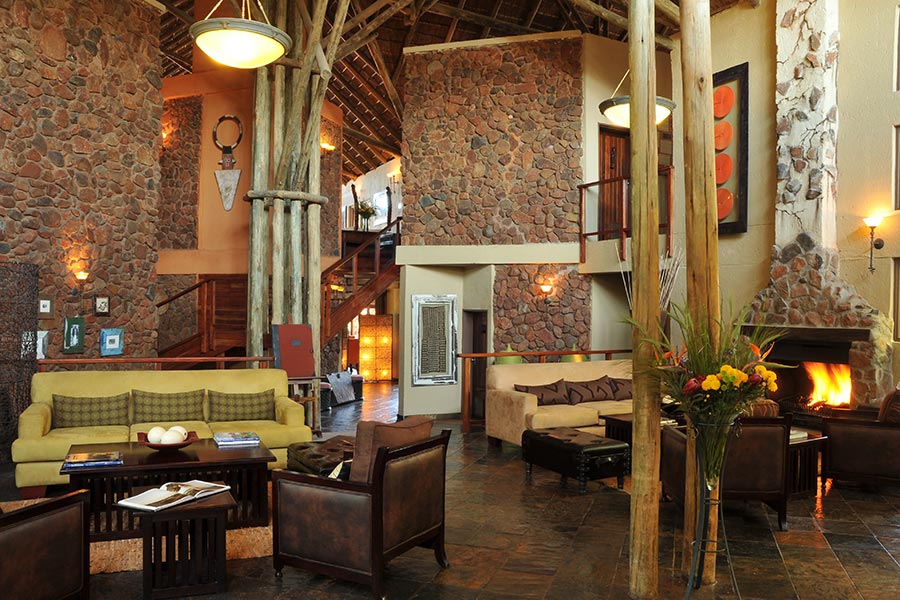 tau-game-lodge-lounge